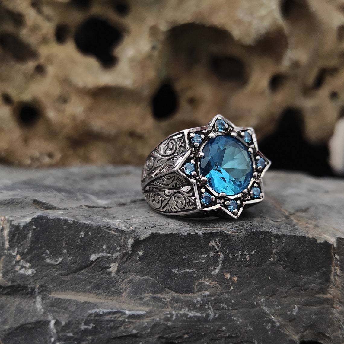 The Enchanting Sapphire Ring: A Token of Endless and Faithful Love The Enchanting Sapphire Ring: A Token of Endless and Faithful Love