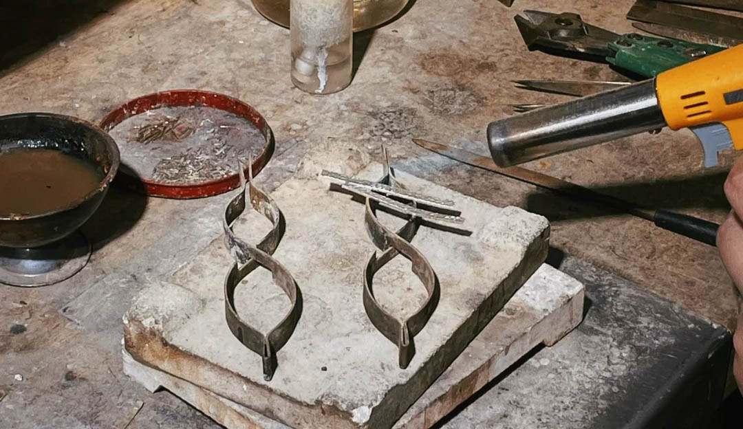 Discover the Art of Handmade Gemstone Rings at Our Atelier Discover the Art of Handmade Gemstone Rings at Our Atelier